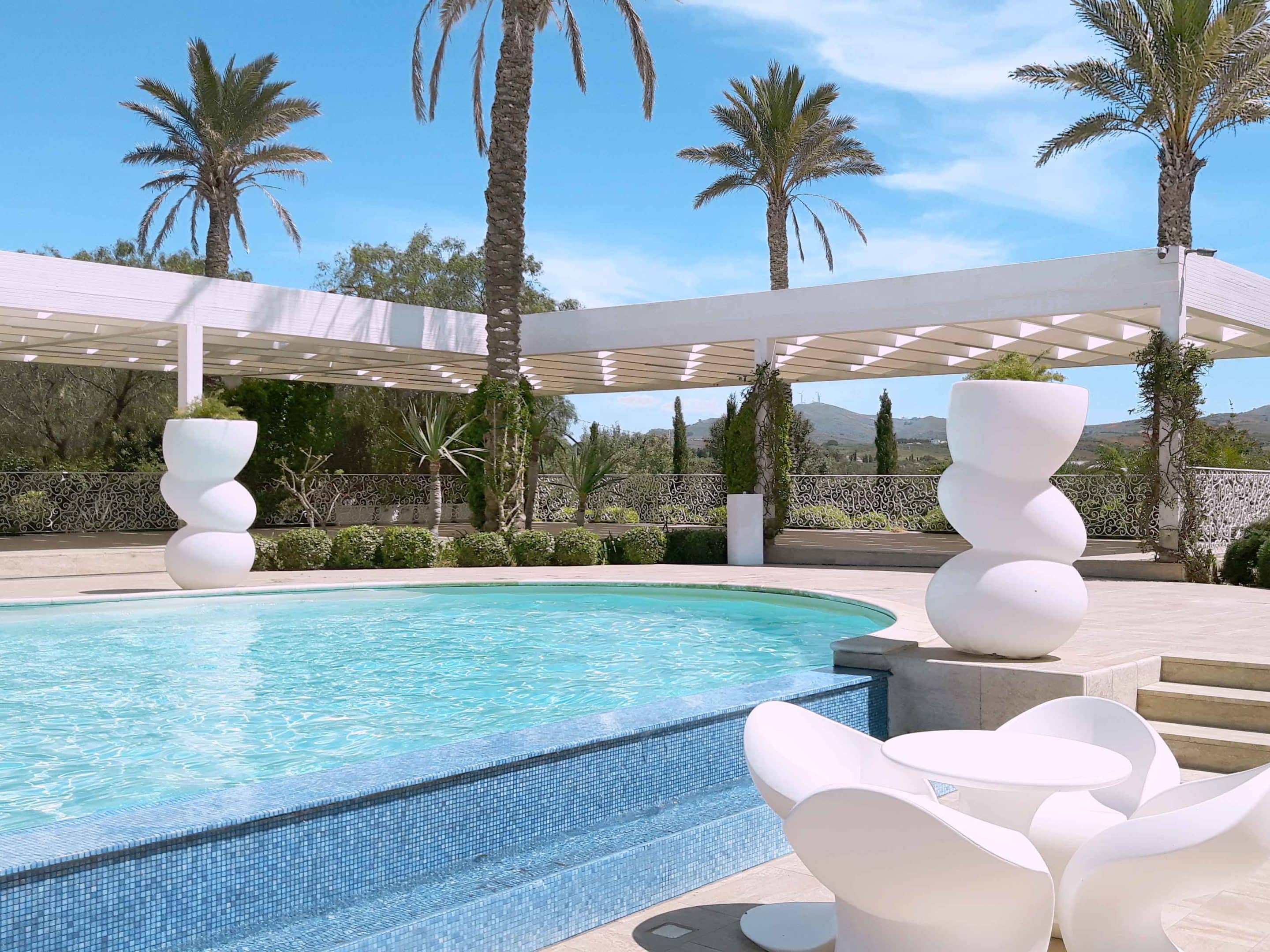 borgo-zwembad The swimming pool at the borgo