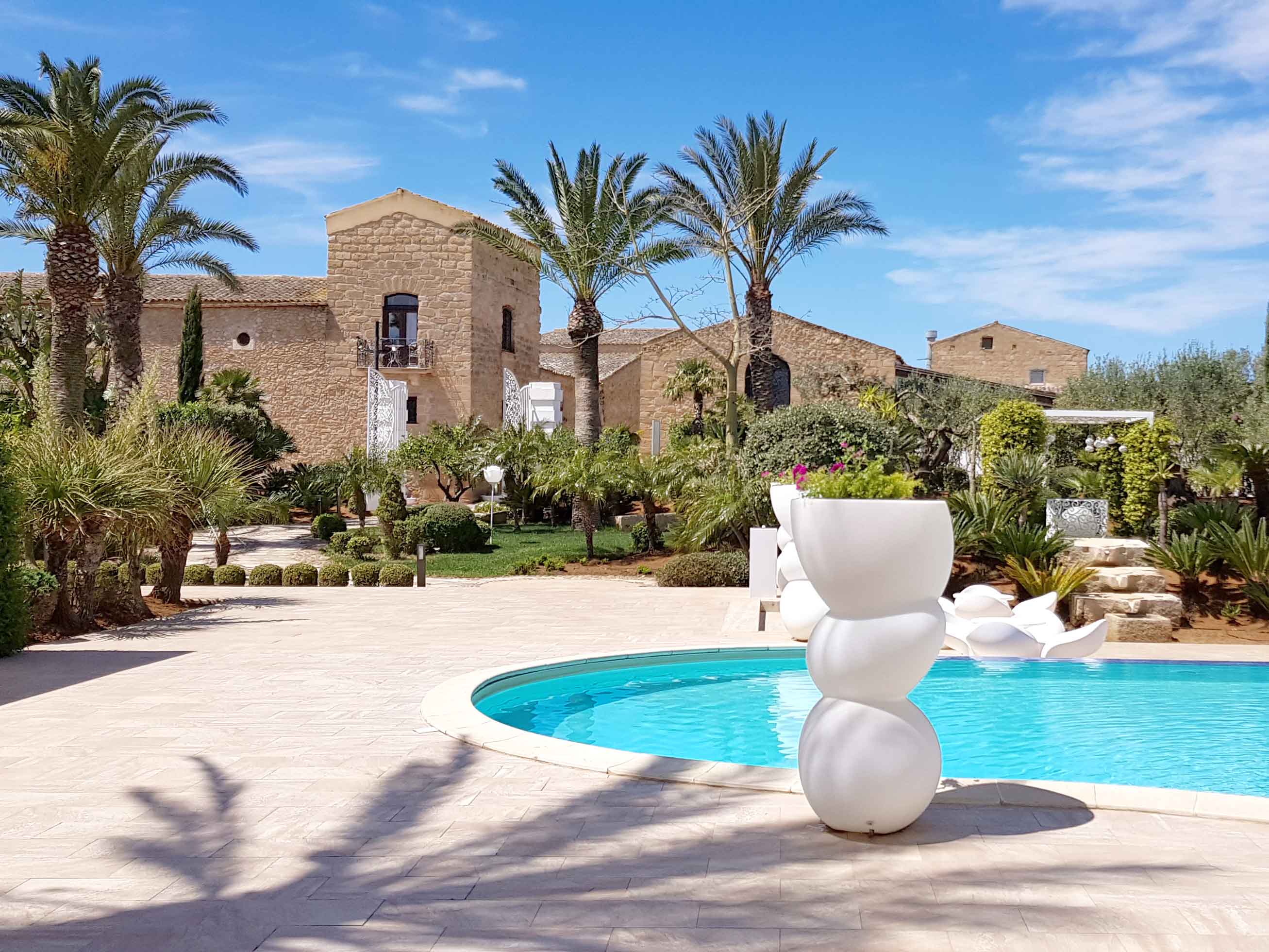 borgo-zwembad-torentje-2 The swimming pool at the borgo