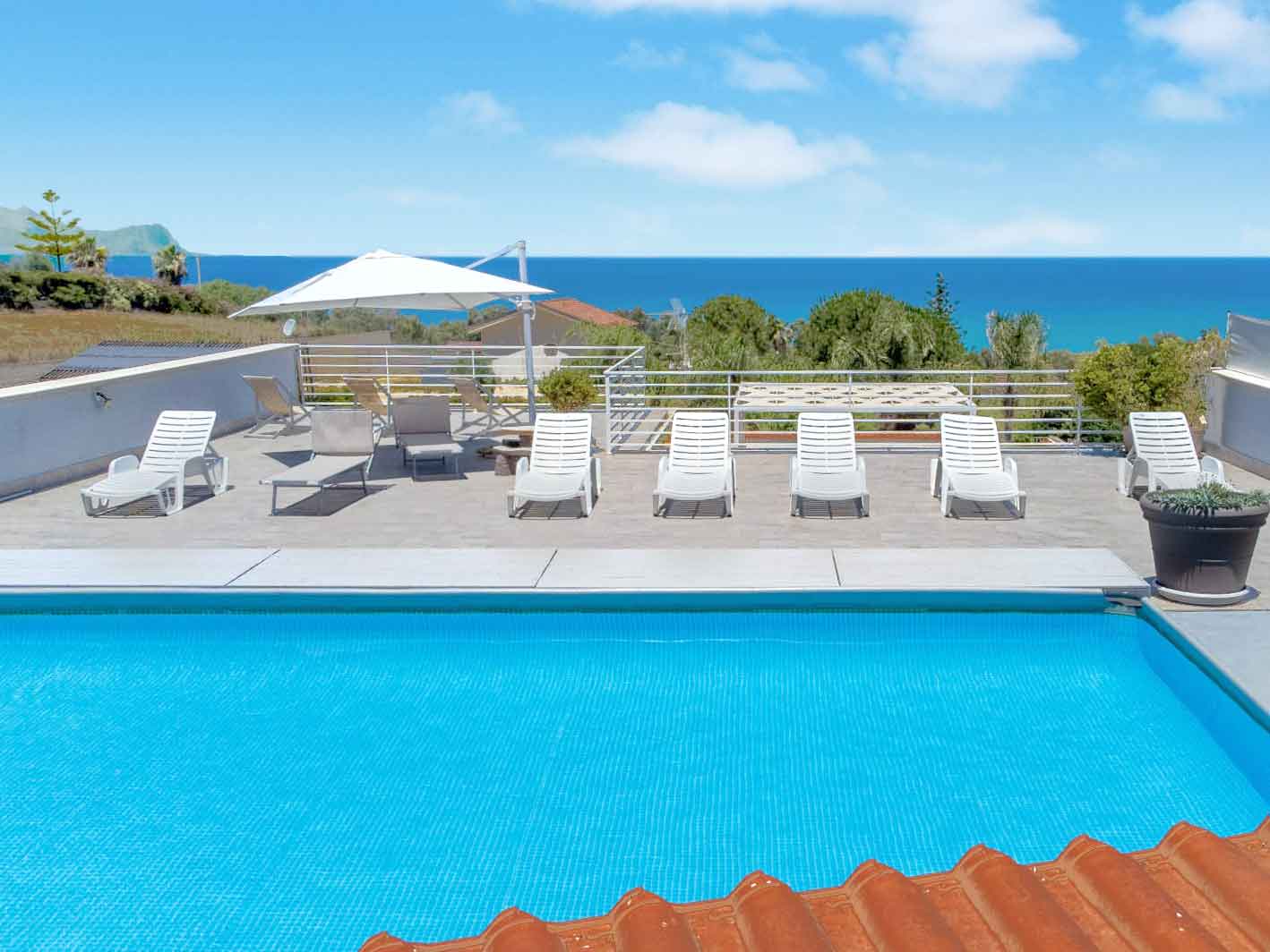 macone-parpagghiuni-zwembad The swimming pool of Appartamento Macaone and Parpagghiuni